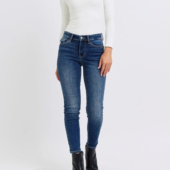 Judy Blue Full Size Run Mid-Rise Waist Skinny Jeans with Thermal Lining - Picture 1 of 4